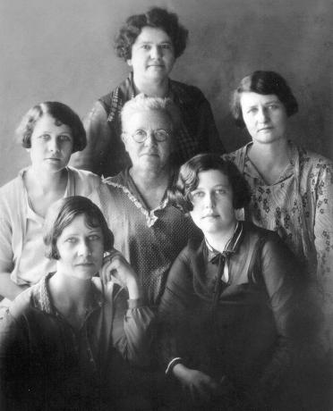 Mary Rea & daughters