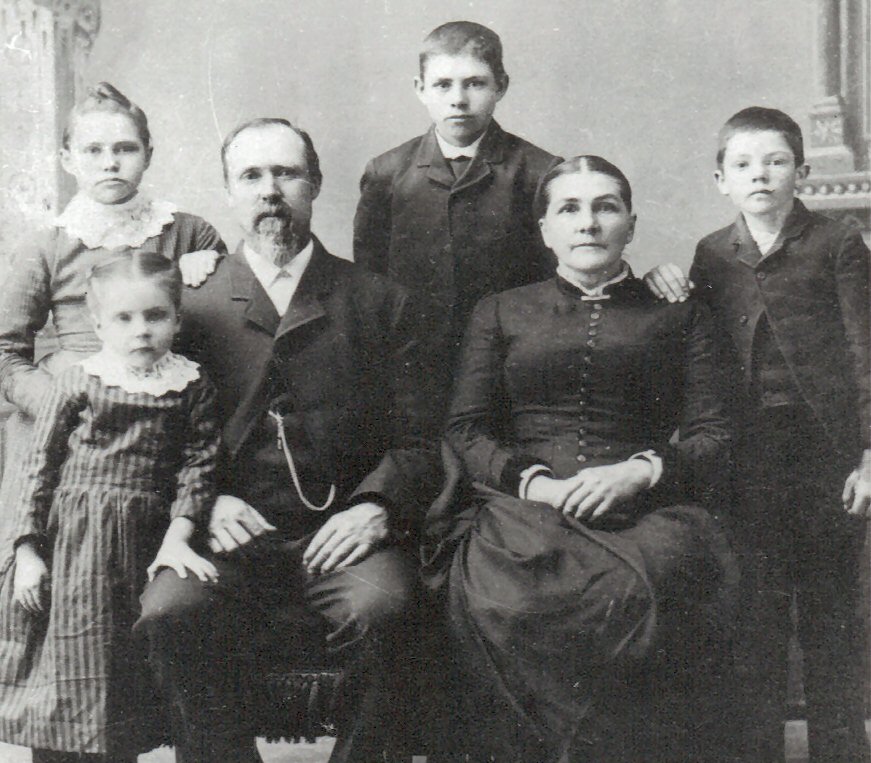 Hiram Blackledge family - 2nd pose