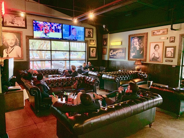 Kirby - Inside bar - chairs
