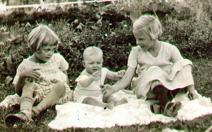 Phyllis, Jean, Doris, c. Sept 1925