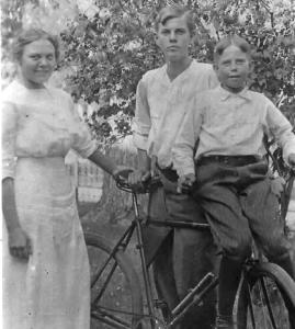 Blackledge Siblings, Red Cloud, c. 1911