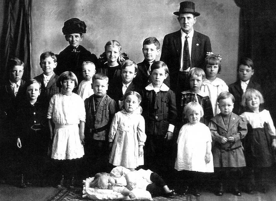 Maria & William Kealy with grandkids